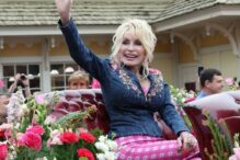 Dolly-Parton-667963533a698__700